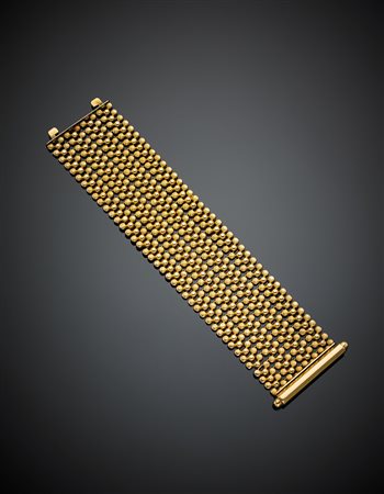 Bracciale in oro giallo a maglia modulare, g 75,50, lungh. cm 18, h cm 4,30...