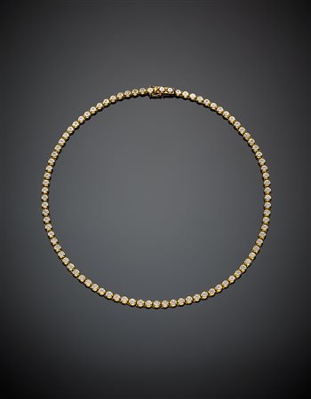 Collier "tennis" in oro giallo e diamanti, per complessivi ct. 0,60 circa g...