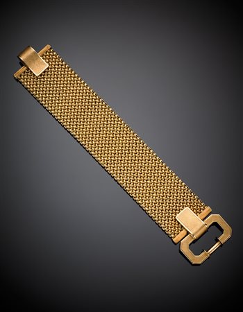 Bracciale in oro giallo a maglia intrecciata con chiusura a fibbia squadrata,...