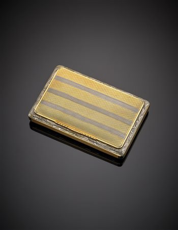 Snuffbox in oro bianco e giallo, cesellato e inciso g 84,50, lungh. cm 8,30,...