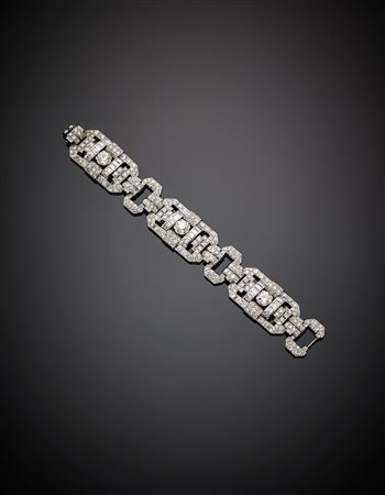 Bracciale modulare in platino con diamanti rotondi e a baguette a contornare...