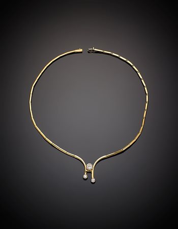 Collier modulare in oro giallo con diamante di ct. 0,70 circa e due più...