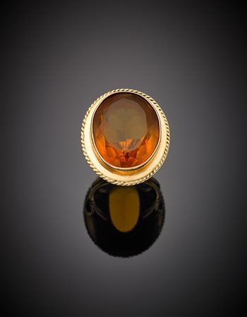 Anello in oro giallo con grande quarzo citrino ovale taglio composito, g...