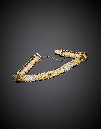 Bracciale in oro bianco e giallo modulare con motivo inciso damascato e tre...