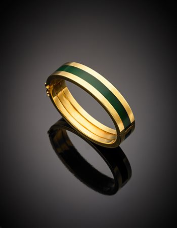 Bracciale rigido apribile in oro giallo e smalto verde, g 60,12, diam. cm...