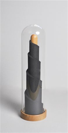 Man Ray Le Tour, 1950-1981;Multiple in Holz, Schaumgummi u. Glas, Höhe 35 cm,...