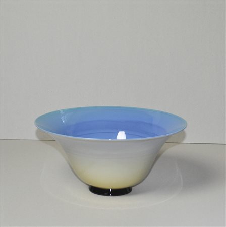 Venini Schale, 1989;Glas blattvergoldet, Innenseite blau, Höhe 14 cm,...