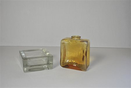 Italienische Manufaktur Aschenbecher und Flasche;Glas, Flasche Höhe 15 cm,...