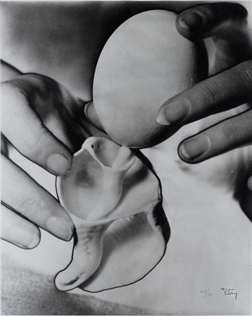 MAN RAY (1890 - 1976) Egg and shell, Solarization, 1931 Stampa successiva...