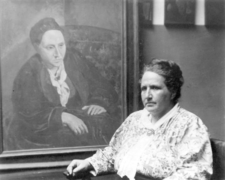 MAN RAY (1890 - 1976) Gertrude Stein con un ritratto di Picasso, 1922 Stampa...