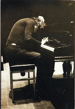 GIUSEPPE CHIARI (1926 - 2007) Piano, anni 1980 Due stampe vintage alla...