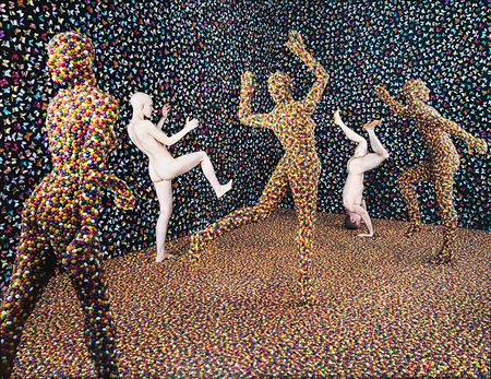 SANDY SKOGLUND (1946) Shimmering Madness, 1998 Vintage C-print 91 x 115 cm...