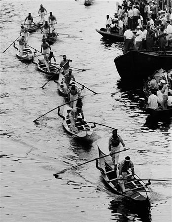 GIANNI BERENGO GARDIN (1930) Gondole, Venezia, anni 1960 Stampa vintage alla...