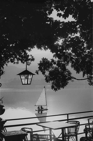 RICCARDO MONCALVO (1916 - 2008) Sul Lago, 1947 Stampa vintage alla gelatina...