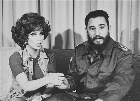 GINA LOLLOBRIGIDA (1927) Autoscatto con Fidel, 1973 Stampa vintage alla...