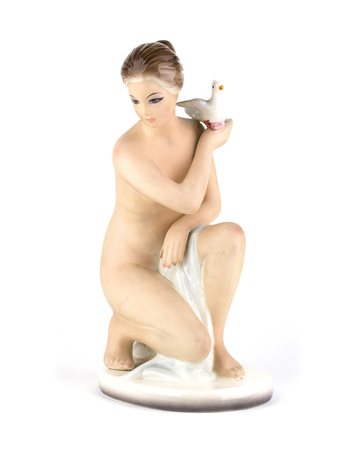 GIOVANNI RONZAN Nudo con colomba, anni ‘50 Scultura in ceramica formata a...