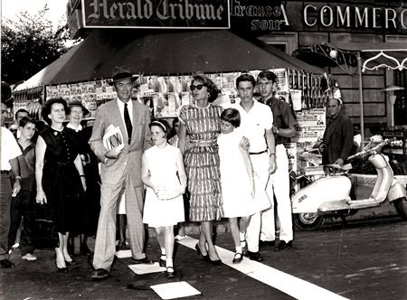 MARCELLO GEPPETTI James Stewart con la famiglia a via Veneto, 1960 Stampa...