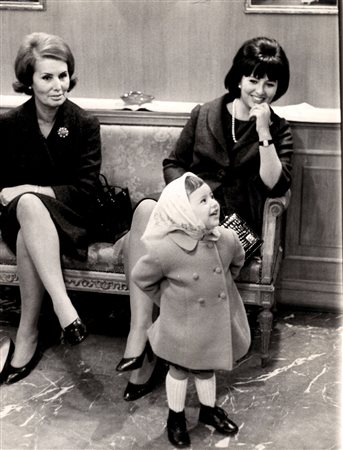 CARLO RICCARDI “Mamma Scicolone figlia e Alessandra Mussolini”, anni Sessanta...