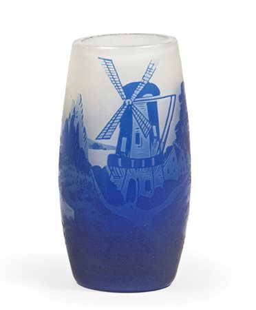 PICCOLO VASO IN VETRO D'ARGENTAL, INIZI XX SECOLO con decoro di paesaggio...