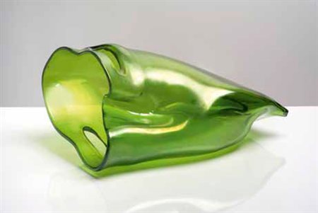 LUCA PANCRAZZI Sacchetto in vetro verde iridato, 2007. Firma incisa: Venini...
