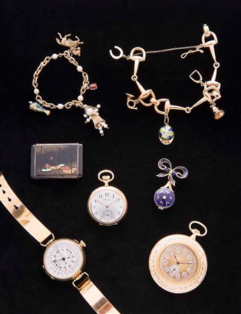 Lotto composto da due orologi da tasca: - monachina Longines in oro 18kt,...