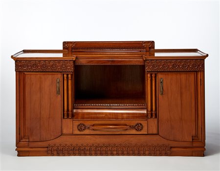 Eugenio Quarti (Villa d'Almè 1867 - Milano 1926) Credenza in noce d'india...