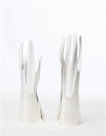 Gio Ponti (Milano 1891 - Milano 1979) "Due mani" Sculture in metallo...