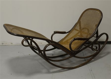 Thonet Chaise longue in legno di faggio curvato. Austria, prima metà del sec...