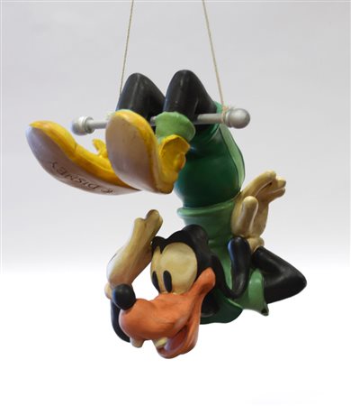 Pippo equilibrista. Resina policroma. Marcato "© DISNEY" (cm 47x40) (difetti)