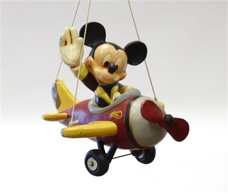 Topolino aviatore. Resina policroma. Marcato "© DISNEY" (cm 47x40) (difetti e...