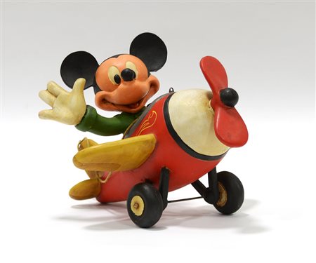 Topolino aviatore. Resina policroma. Marcato "© DISNEY" (cm 47x35) (difetti e...