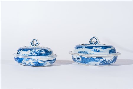 Arte Cinese Due legumiere con coperchio in porcellana bianco blu Cina,...