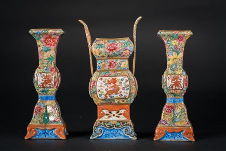 Arte Cinese Set incompleto da altare in porcellana millefiori Cina, dinastia...