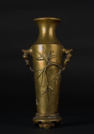 Arte Giapponese Vaso in bronzo decorato con foglie di bamboo in rilievo...