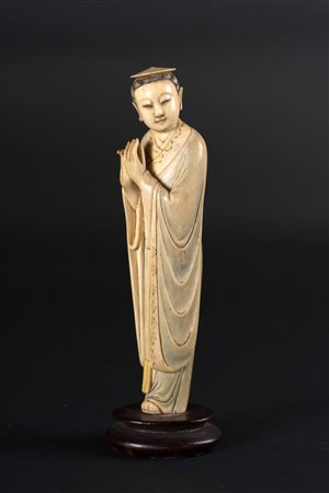 Arte Giapponese Intaglio in avorio raffigurante un monaco o un suonatore...