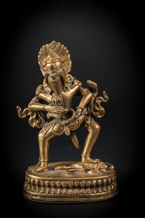 Arte Himalayana Statua in bronzo dorato raffigurante Mahakala rosso in yab...