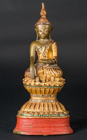 Arte Sud-Est Asiatico Scultura in bronzo dorato e laccato raffigurante Buddha...