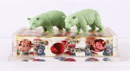 SWEETLOVE WILLIAM (n. 1949) Cloned green bears. 2009. Resina in teca di...