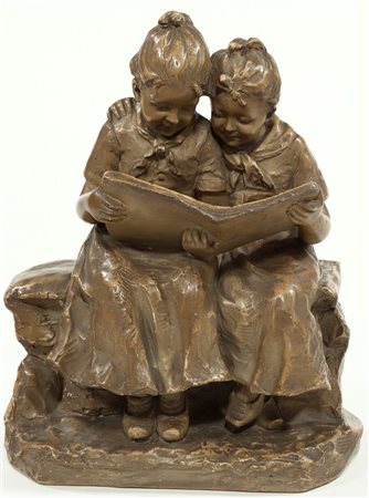 SCULTORE ANONIMO DEL NOVECENTO "La lettura" 44x35 scultura in gesso patinato