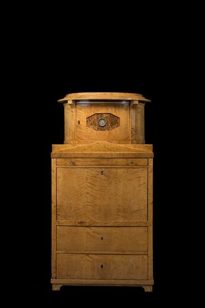 Secretaire Biedermeier di struttura architettonica, parte superiore ad...