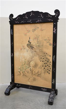 Pannello raffigurante pavone tra rami in fiore con cornice in legno laccato e...