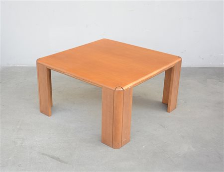 Tavolo da salotto in legno massello, di forma quadrata. Italia, 1970 ca. (cm...