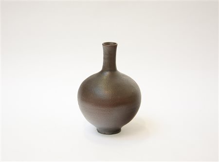 Vaso di forma globulare anni '40 in ceramica brunita (h cm 26)(lievi difetti)
