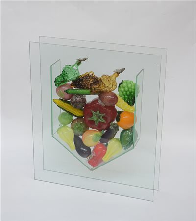 Ignoto "Composizione in teca con frutta" scultura in vetro policromo (difetti)