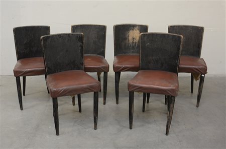 Gruppo di sei sedie in legno con schienale curvo e seduto in cuoio, anni 40...
