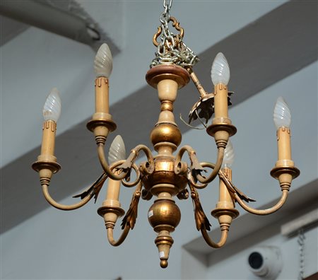 Lampadario a sei luci in legno e metallo a fusto tornito (difetti)