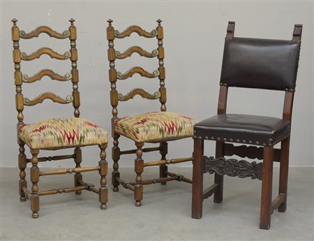Lotto composto da una sedia in stile settecentesco è una coppia di sedie...