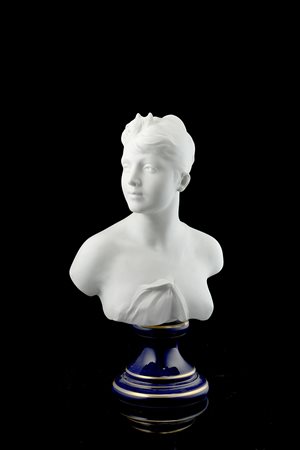 Alexandre Duverger (1888)Busto di Diana in biscuit (alt. cm 26) poggiante su...