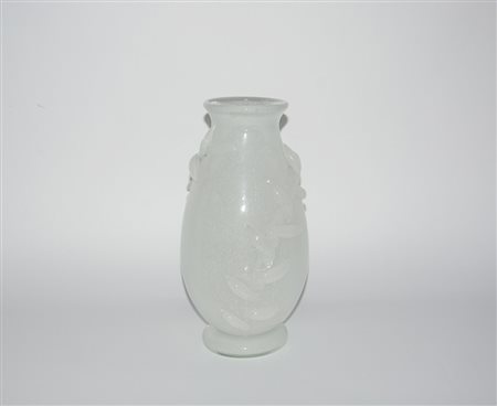Manifattura di Murano. Vaso in vetro pulegoso decorato con applicazioni di...