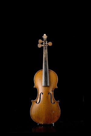 Mezzo violino della scuola di Mirecourt, 1910-20 c.Fondo in un sol pezzo con...